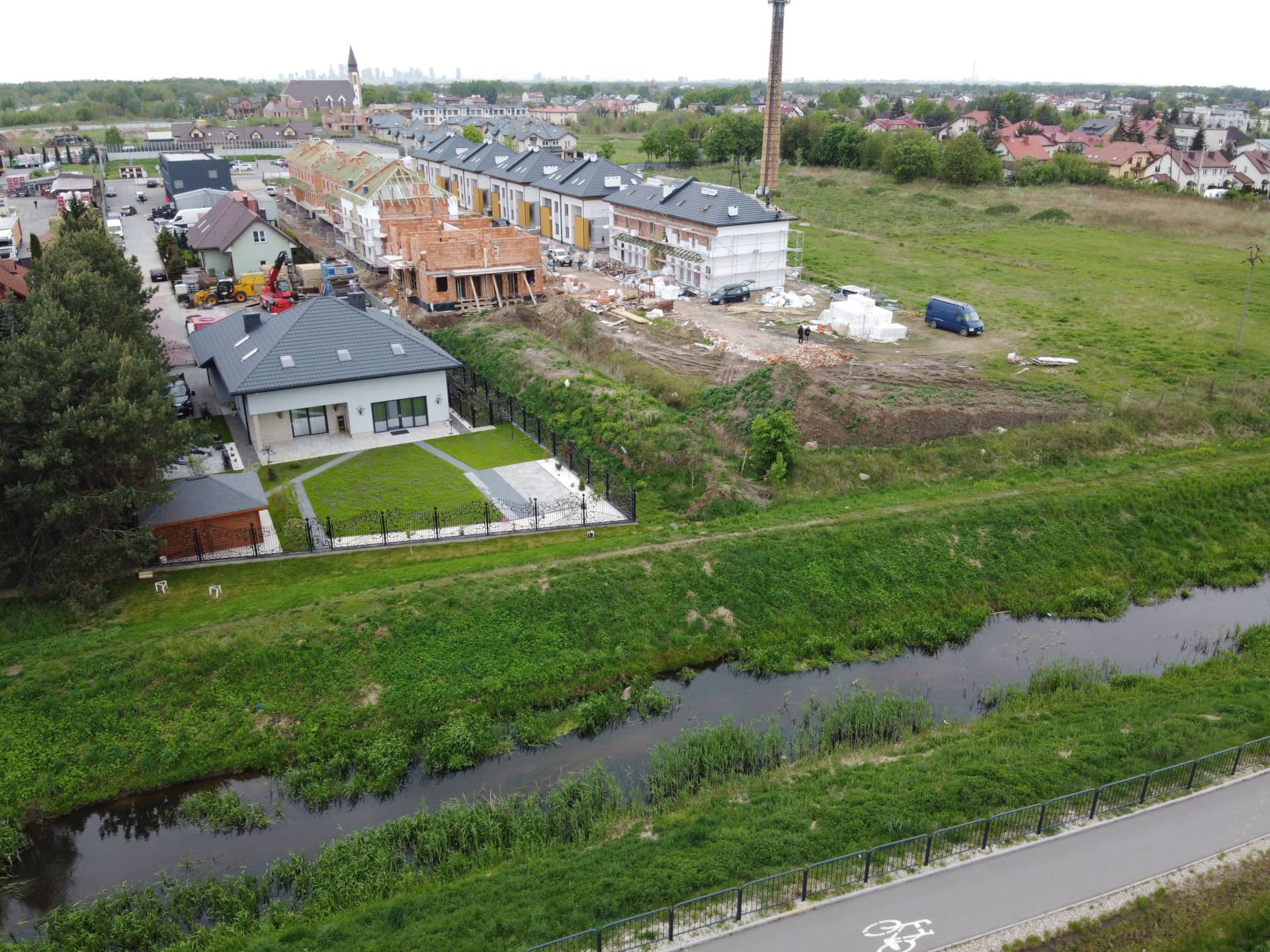 Marki ul. Fabryczna (naprzeciwko Tesco) 4